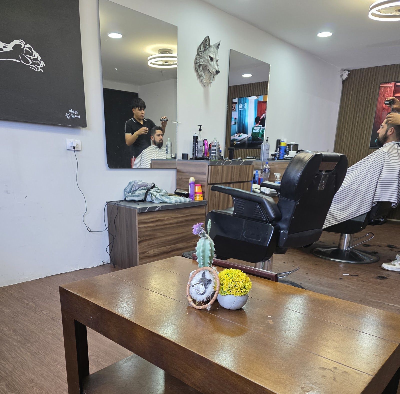 Área de espera de Barbería Wolf